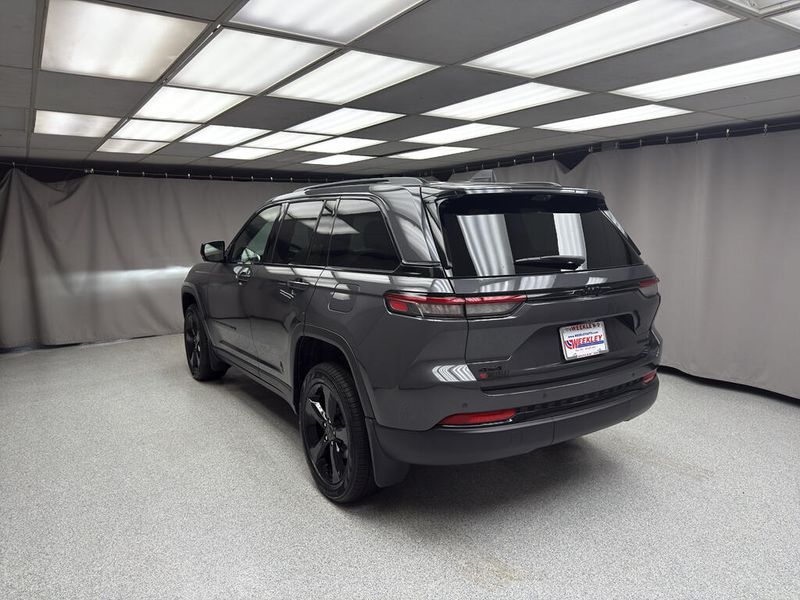 New 2025 Jeep Grand Cherokee Limited 4x4Image 2