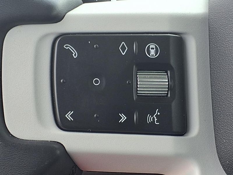 2024 Land Rover Defender SImage 24