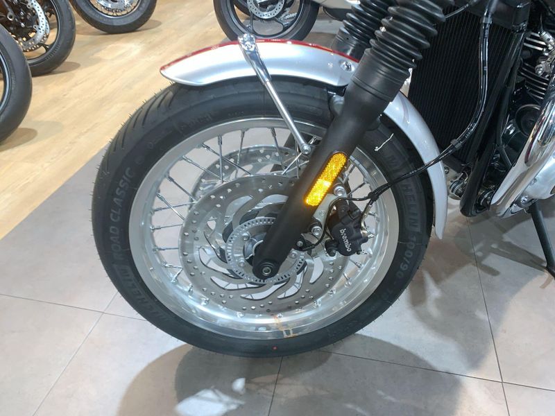 New 2025 Triumph BONNEVILLE T120 ELVIS EDITION Image 11