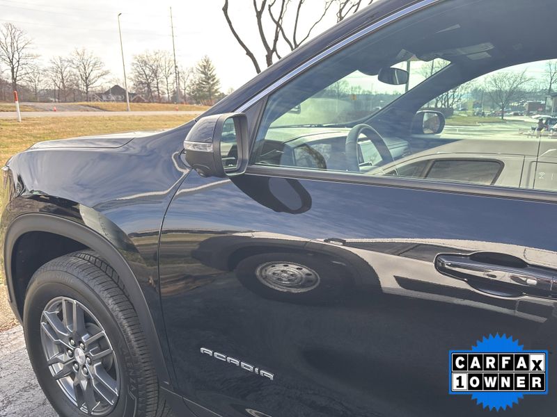 Used 2025 GMC Acadia FWD ElevationImage 15