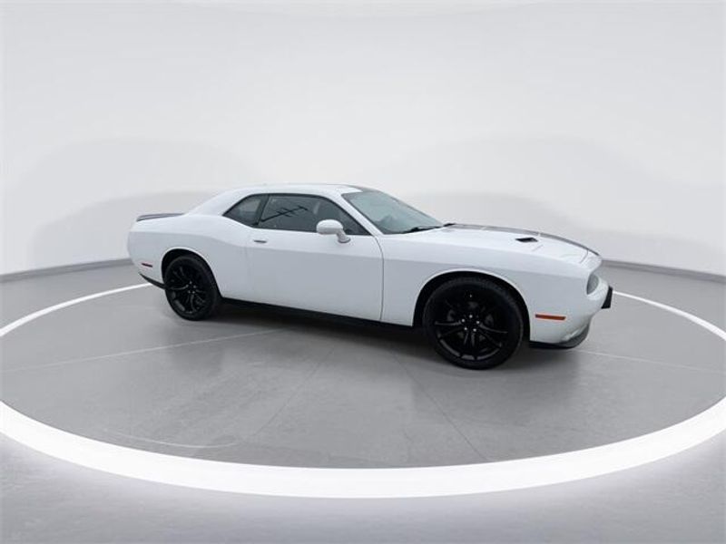 2016 Dodge Challenger SXTImage 2