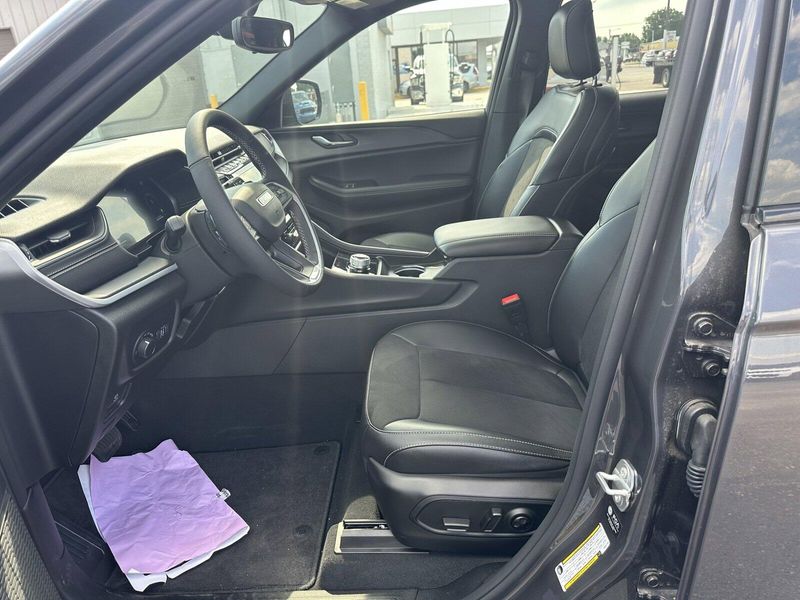 2024 Jeep Grand Cherokee L Altitude XImage 17