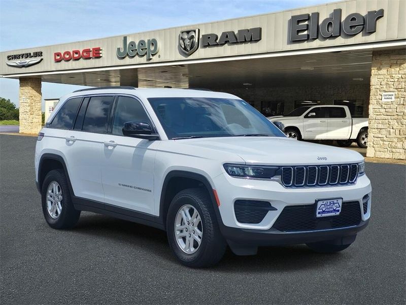 2024 Jeep Grand Cherokee LaredoImage 1