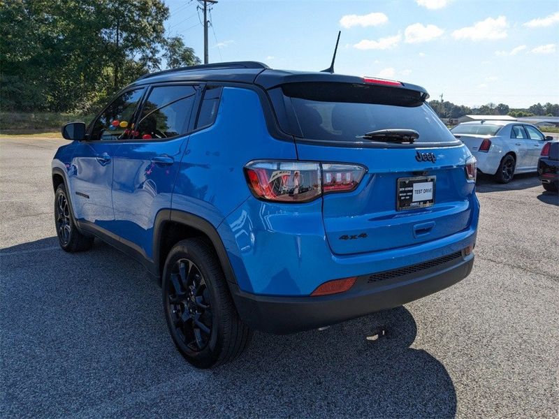 2023 Jeep Compass Altitude 4x4 in a Laser Blue Pearl Coat exterior color and Blackinterior. South Georgia CDJR 229-443-1466 southgeorgiacdjr.com 