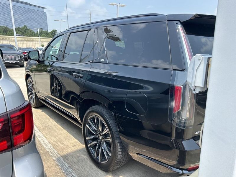 2021 Cadillac Escalade Sport PlatinumImage 3
