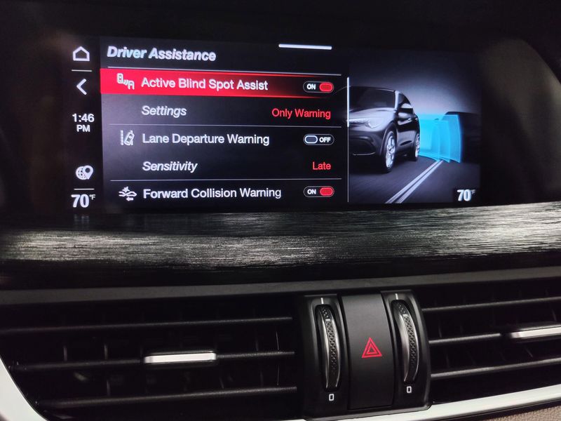2021 Alfa Romeo Stelvio Nero AWD w/Sunroof/Activ AsstImage 8