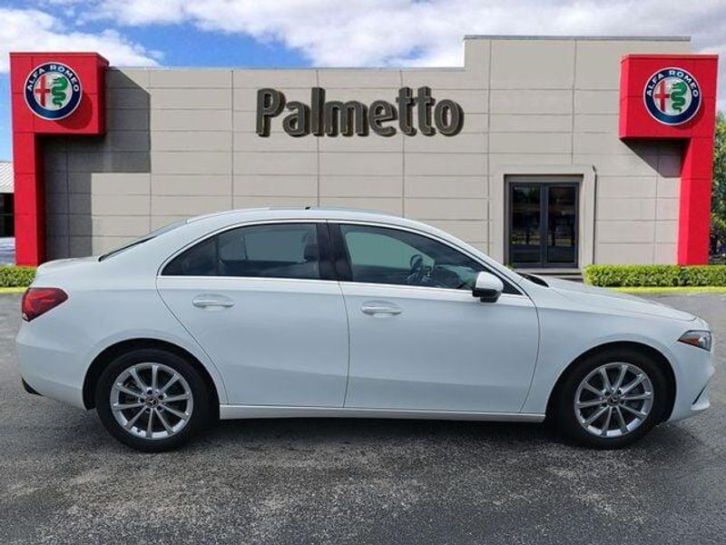 2021 Mercedes Benz A 220 4MATIC photo 4