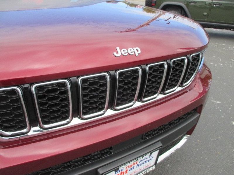 2024 Jeep Grand Cherokee L Limited 4x4Image 4