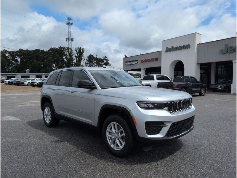 New 2025 Jeep Grand Cherokee Laredo X 4x2Image 7