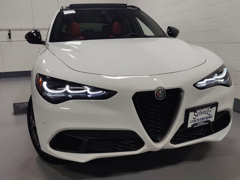 Used 2024 Alfa Romeo Stelvio AWD Sprint w/Sunroof/NavImage 2