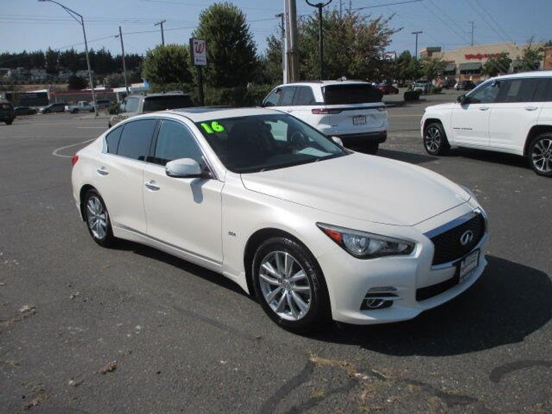 Used 2016 INFINITI Q50 2.0t PremiumImage 5