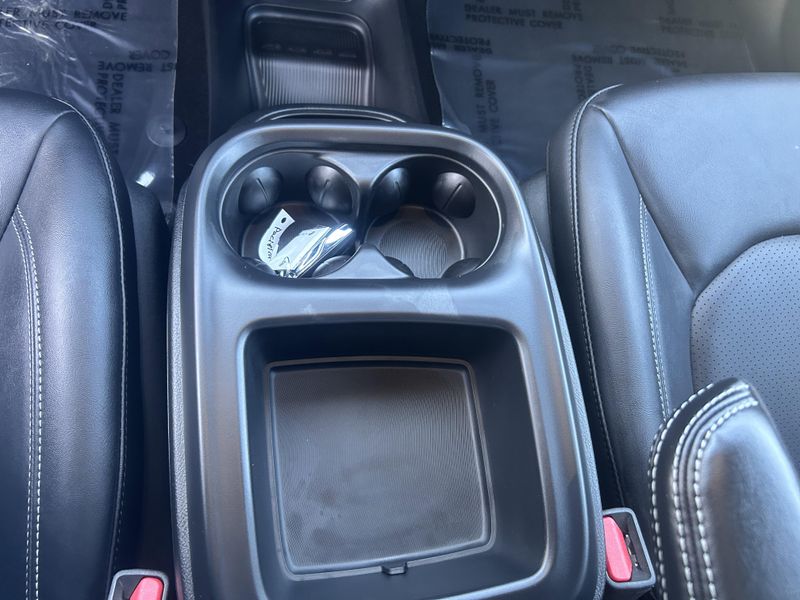 2025 Chrysler Pacifica Hybrid SelectImage 25
