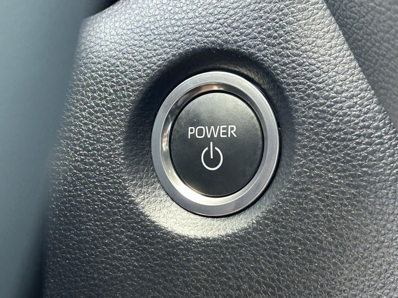 Used 2025 Toyota Corolla SEImage 24