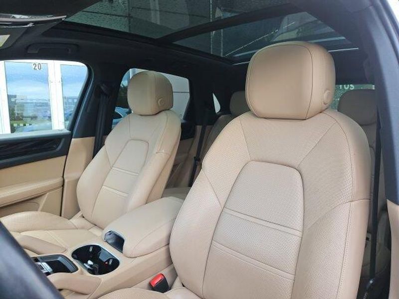 Used 2023 Porsche Cayenne Platinum Edition