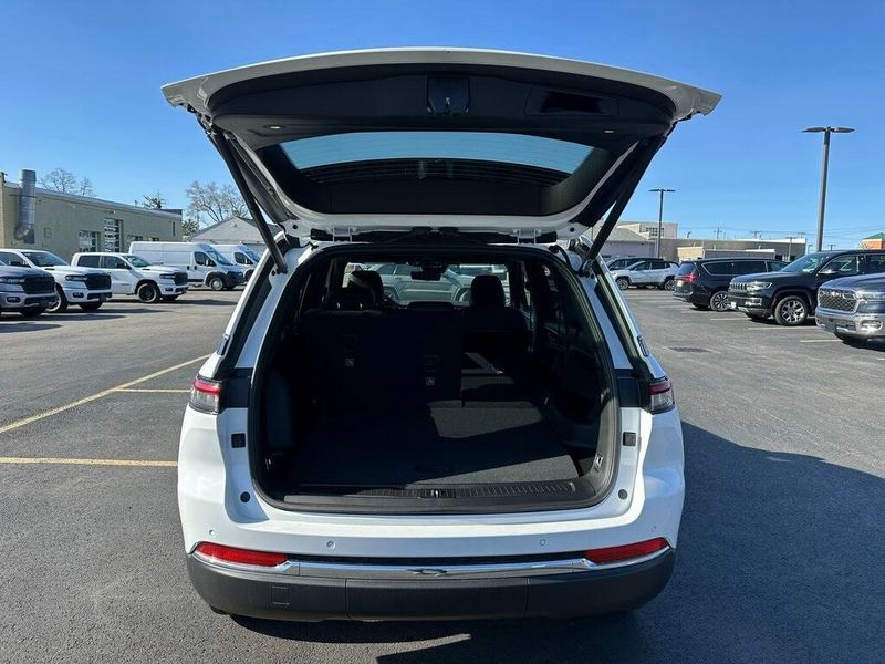 2025 Jeep Grand Cherokee Limited 4x4Image 11
