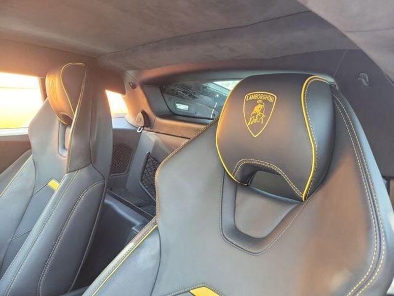 2021 Lamborghini Huracan Evo Coupe RWD photo 25