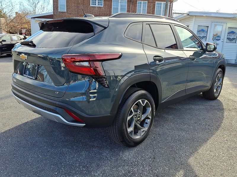 2025 Chevrolet Trax LT photo 4