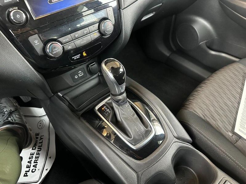 2020 Nissan Rogue SVImage 8