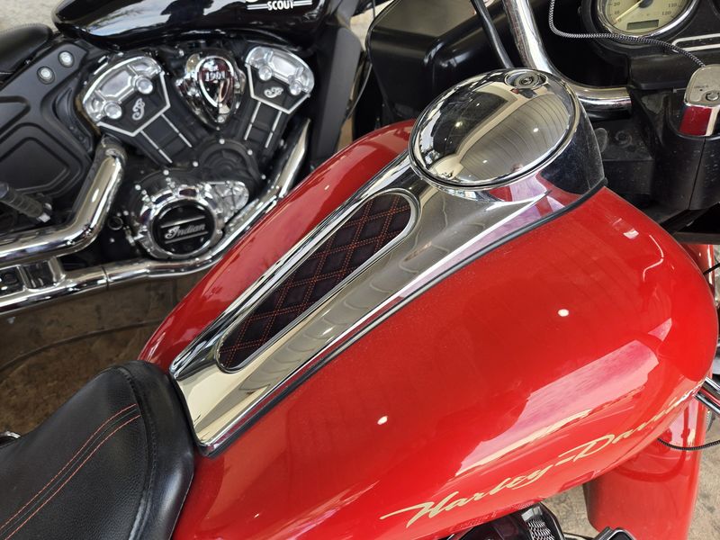 USED 2010 HARLEY ROAD GLIDE CUSTOM BASE Image 11
