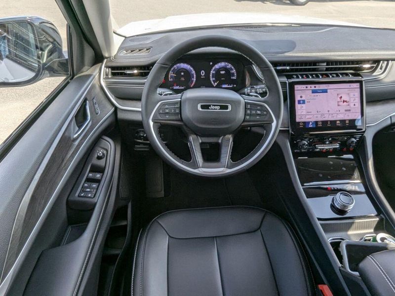 New 2024 Jeep Grand Cherokee L Limited 4x2Image 21