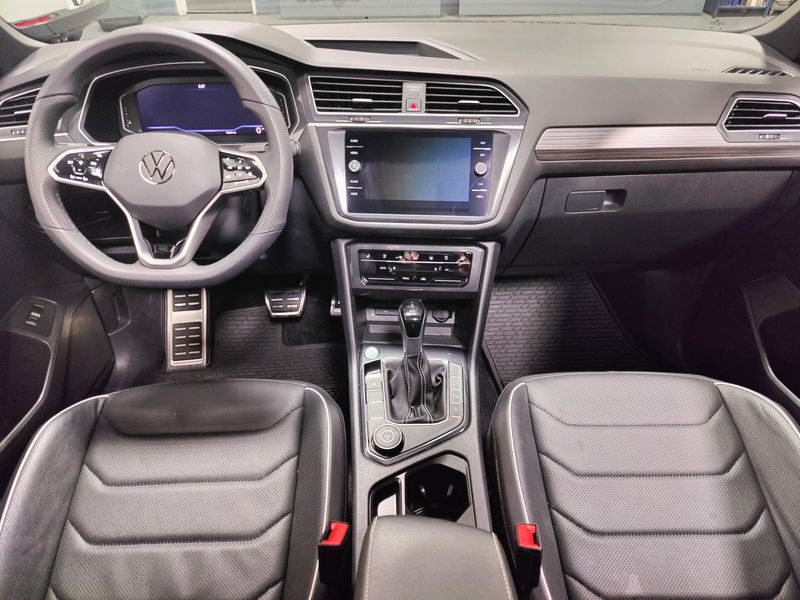 Used 2024 Volkswagen Tiguan AWD SEL R-Line w/Sunroof/NavImage 24