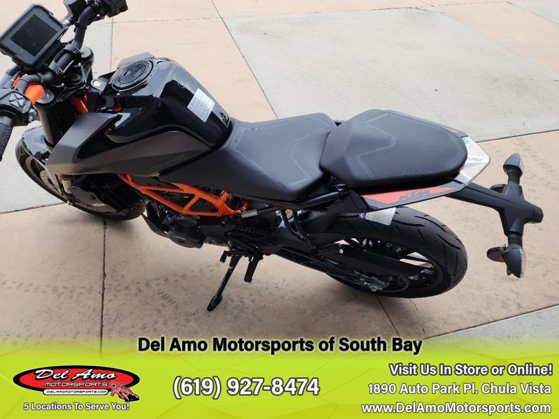 2023 KTM 390 DUKE  in a GREY exterior color. Del Amo Motorsports of South Bay (619) 547-1937 delamomotorsports.com 