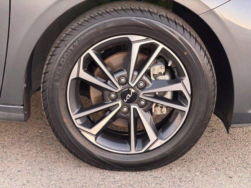 Used 2024 Kia Forte LXSImage 9