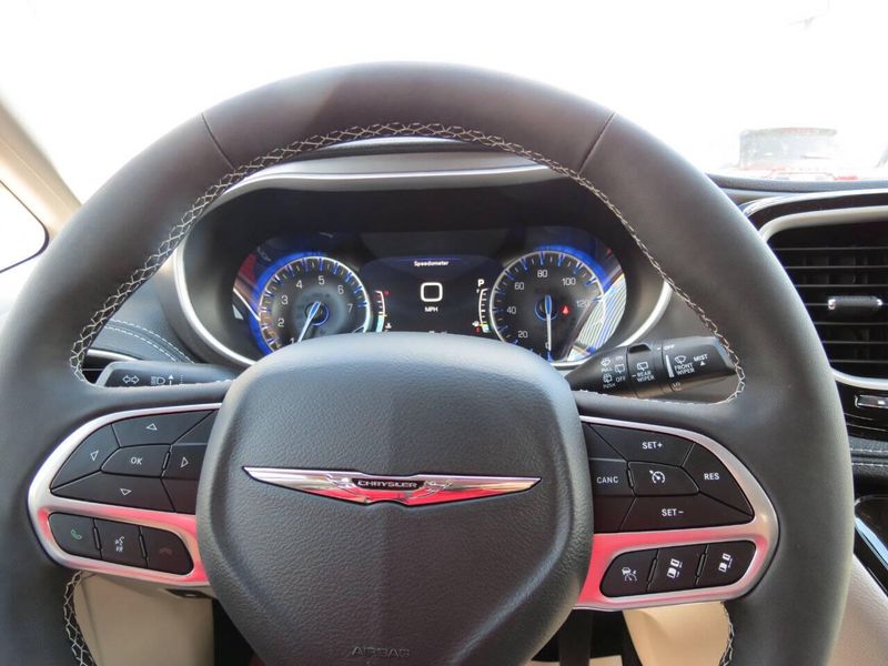 New 2026 Chrysler Voyager LxImage 13