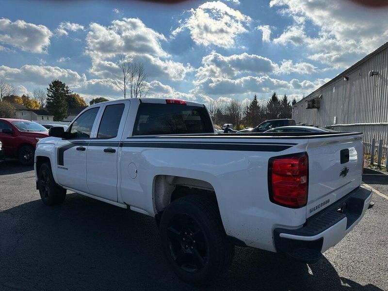 2018 Chevrolet Silverado 1500 CustomImage 12