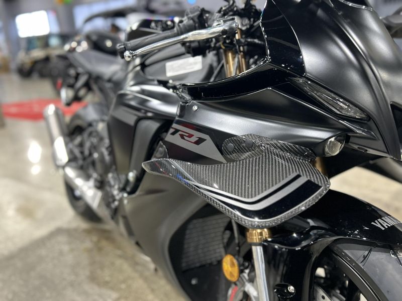 2025 Yamaha YZF-R1 Image 5