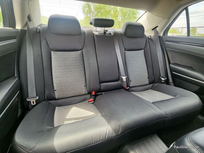 2023 Chrysler 300 Touring SportImage 39