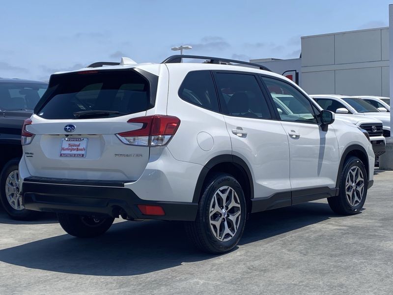 Used 2021 Subaru Forester PremiumImage 3