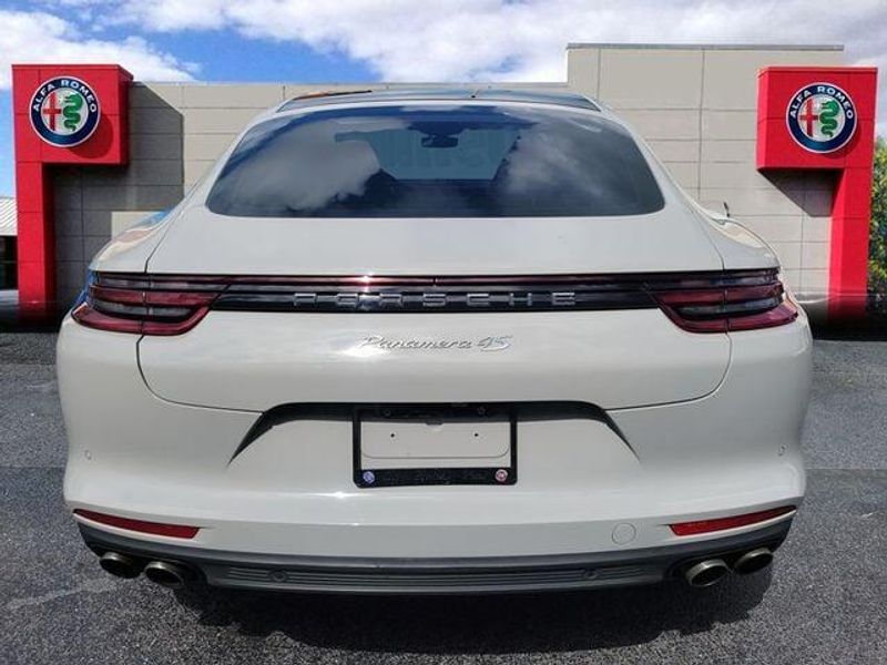 2018 Porsche Panamera 4S photo 4