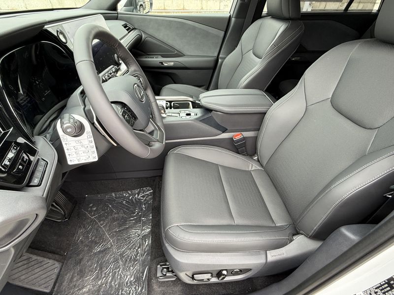 2025 Lexus TX Image 18