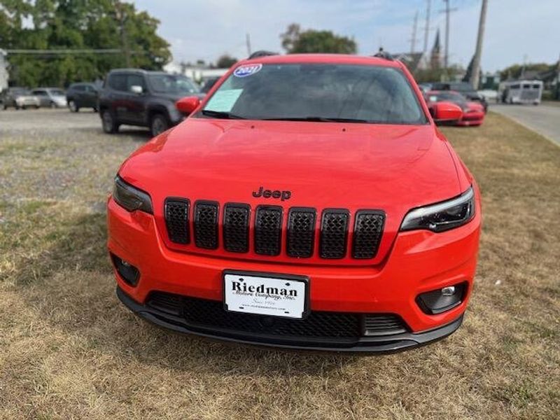 Used 2021 Jeep Cherokee Image 2