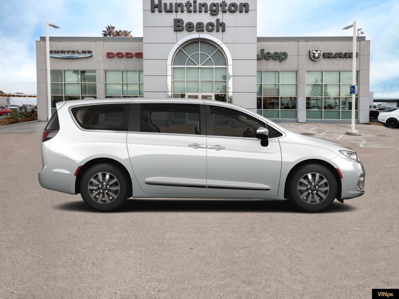 2023 Chrysler Pacifica Hybrid Limited in a Silver Mist exterior color and Black/Alloy/Blackinterior. BEACH BLVD OF CARS beachblvdofcars.com 