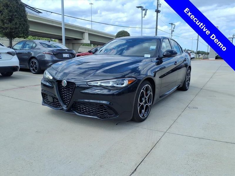 New 2025 Alfa Romeo Giulia VeloceImage 2