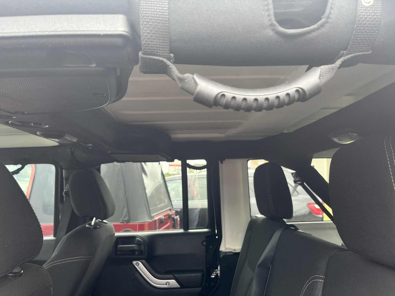 Used 2016 Jeep Wrangler Unlimited Image 13