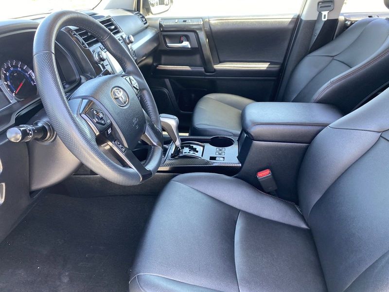 2019 Toyota 4Runner TRD Off-Road PremiumImage 17