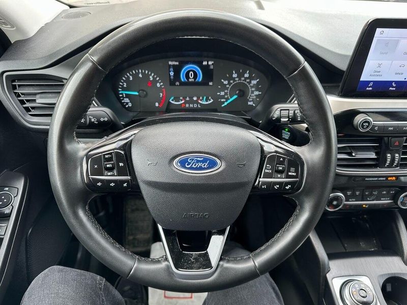 2021 Ford Escape SEImage 2