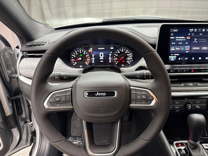 New 2025 Jeep Compass Latitude 4x4Image 8