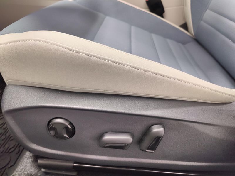 Used 2026 Volkswagen Jetta SE w/SunroofImage 12