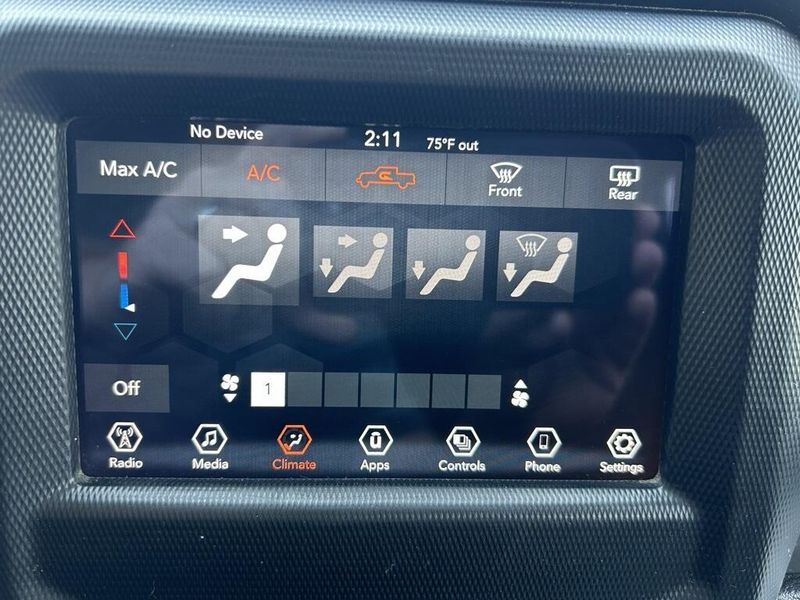 2022 Jeep Gladiator Willys photo 23