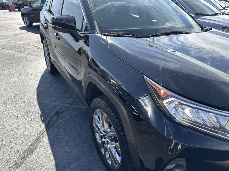 Used 2020 Toyota RAV4 XLE PremiumImage 4