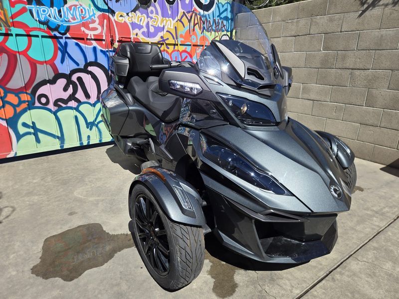 Used 2018 Can-Am SPYDER RT Image 3
