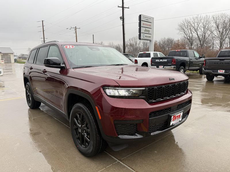 New 2025 Jeep Grand Cherokee L Altitude 4x4Image 35