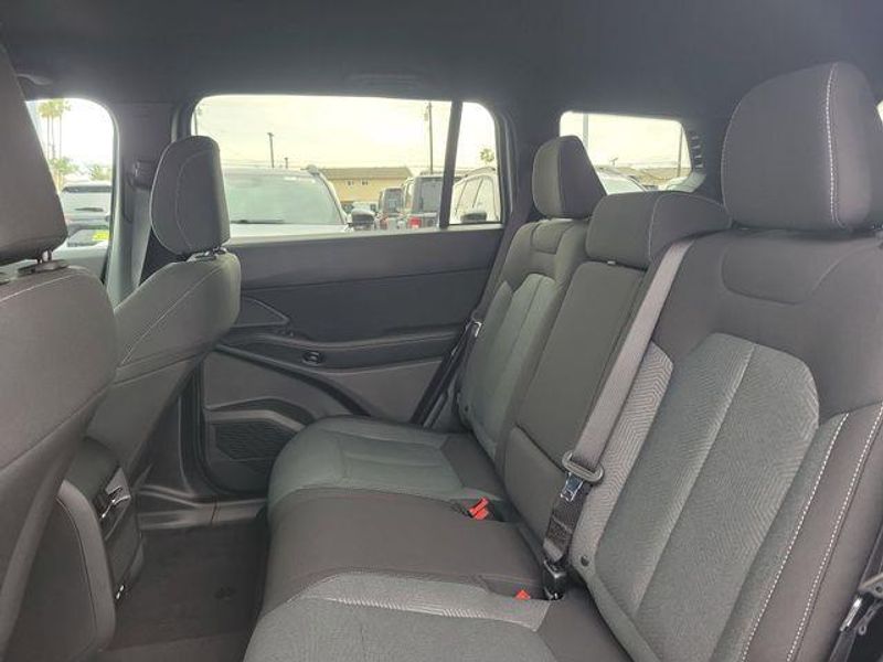 New 2026 Jeep Cherokee Laredo 4x4