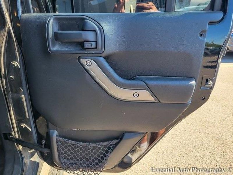 2015 Jeep Wrangler Unlimited Willys Wheeler photo 13