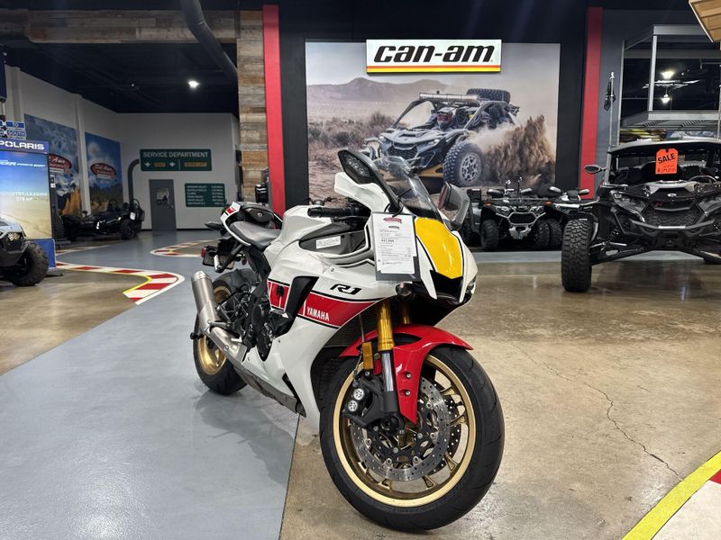 Used 2022 Yamaha YZF-R1 CA Image 10