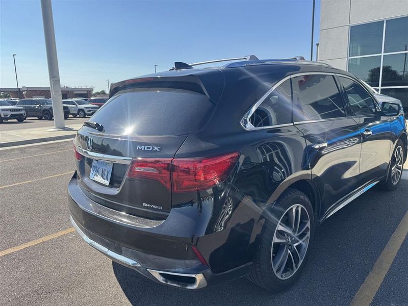 2017 Acura MDX SH-AWD Advance photo 5